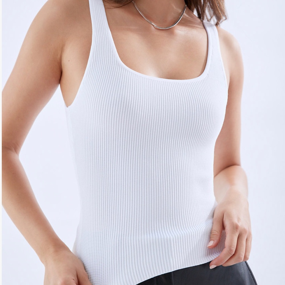 Aritzia sculpt squareneck tank top in XXS.